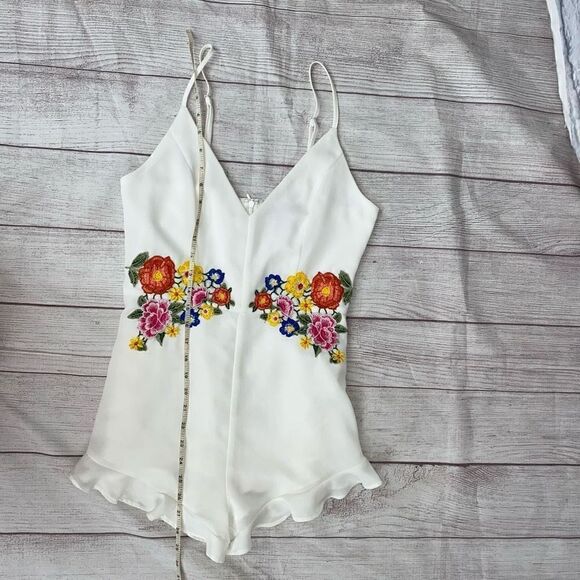 Forever 21 spaghetti strap romper w/floral embroidery white S women - Picture 11 of 13